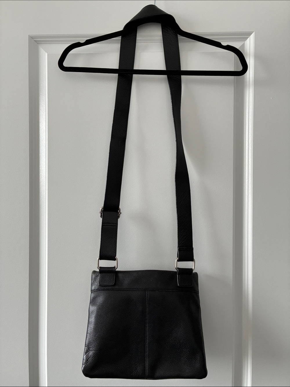 Danier Leather Pebbled Crossbody Turn-Lock Pockets Bag - Black - Picture 3 of 7